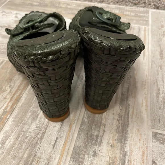 ANTHROPOLOGIE Paola Ferri green woven heels - Picture 3 of 8